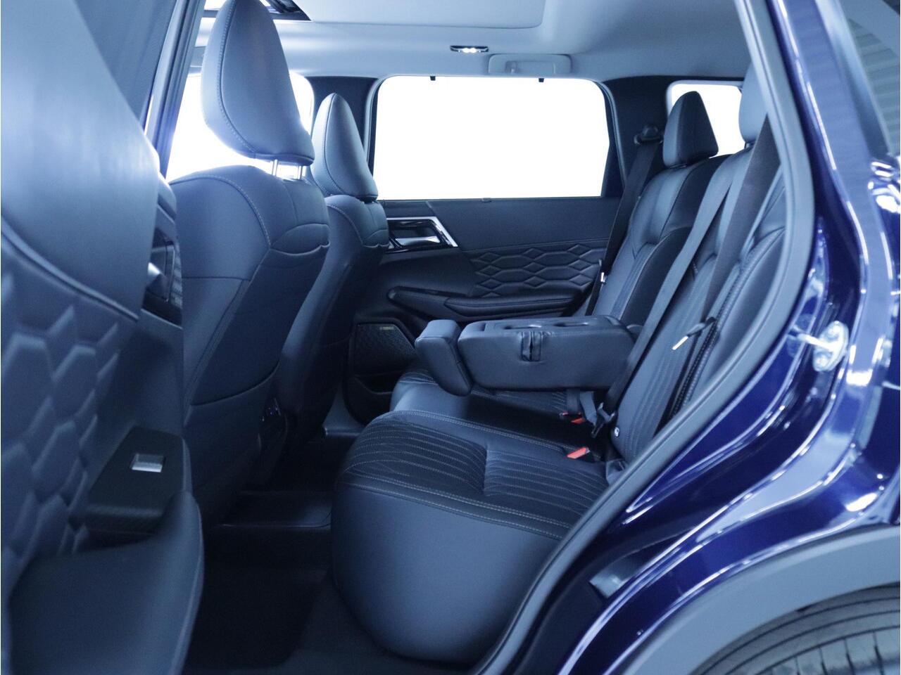 Mitsubishi OUTLANDER 2.4 PHEV Instyle Leder/Schuifdak/Navi/Clima/Camera