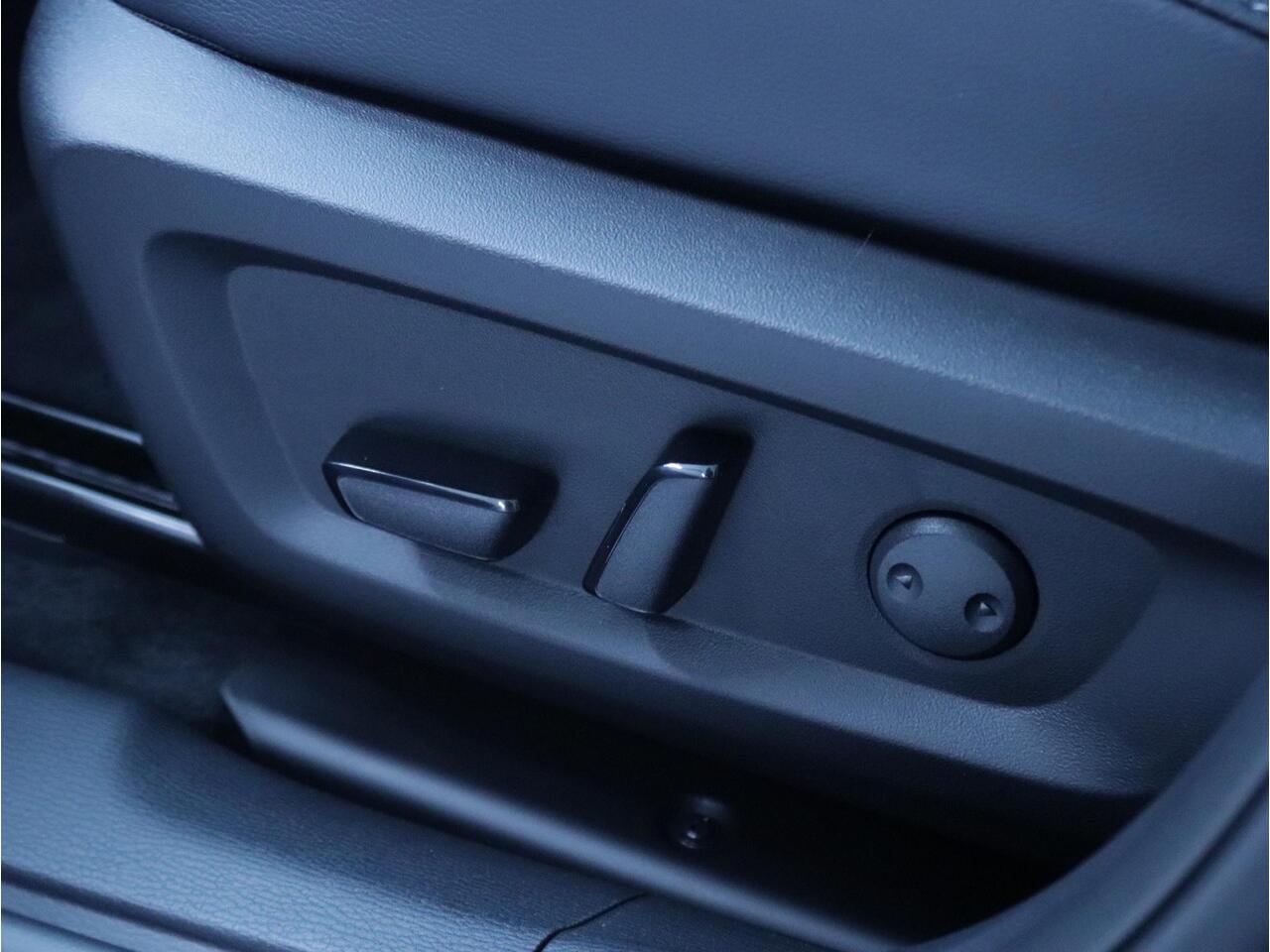 Mitsubishi OUTLANDER 2.4 PHEV Instyle Leder/Schuifdak/Navi/Clima/Camera