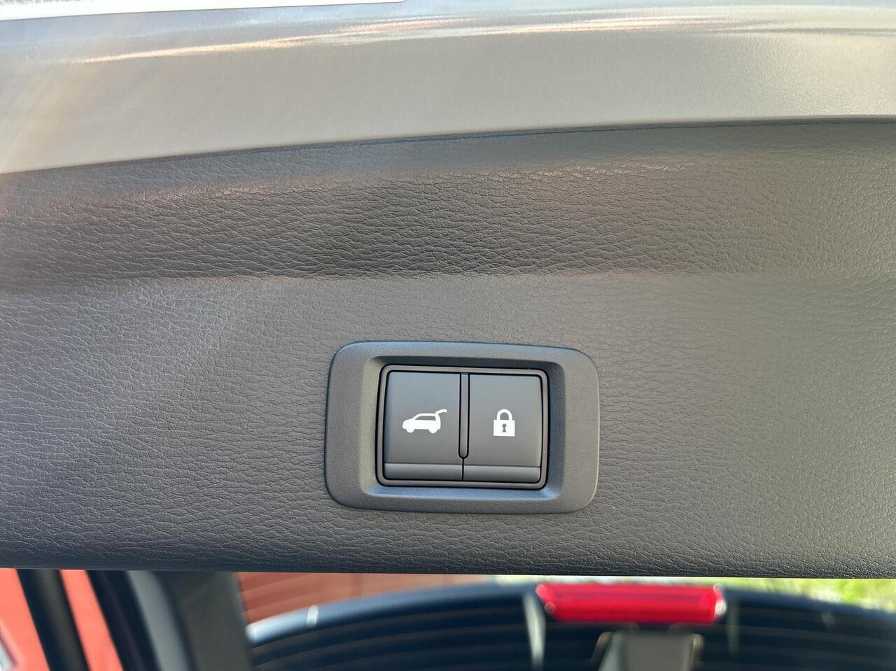 Mitsubishi OUTLANDER 2.4 PHEV Instyle | Rijklaar | Navigatie | 360 Camera | Panoramadak | Trekhaak | All-Seasonbanden