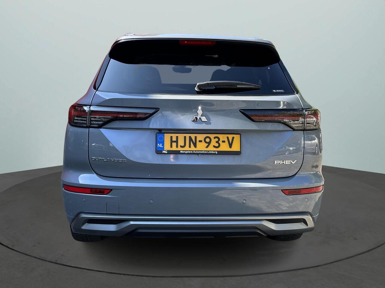 Mitsubishi OUTLANDER 2.4 PHEV Instyle | Rijklaar | Navigatie | 360 Camera | Panoramadak | Trekhaak | All-Seasonbanden