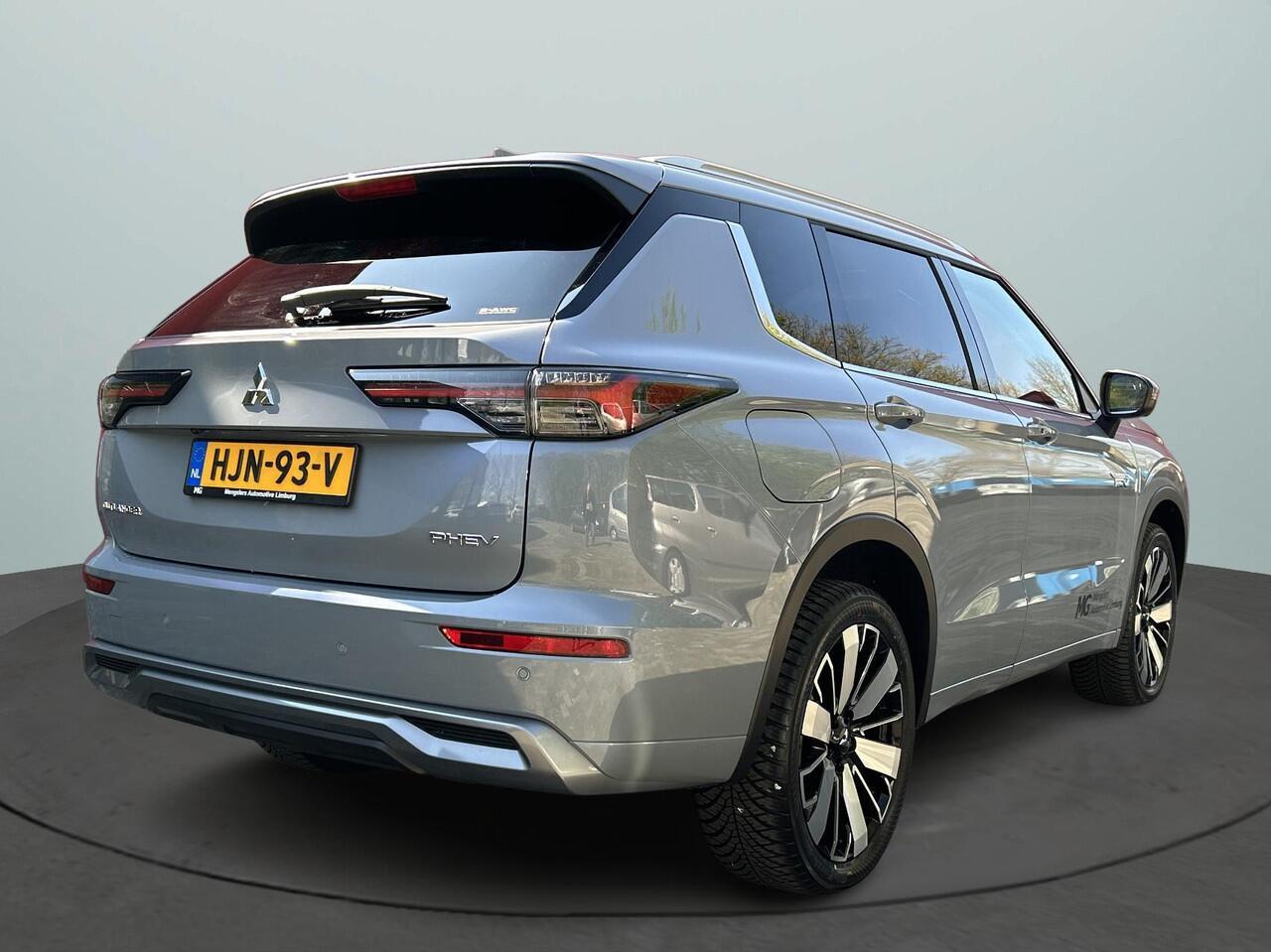 Mitsubishi OUTLANDER 2.4 PHEV Instyle | Rijklaar | Navigatie | 360 Camera | Panoramadak | Trekhaak | All-Seasonbanden