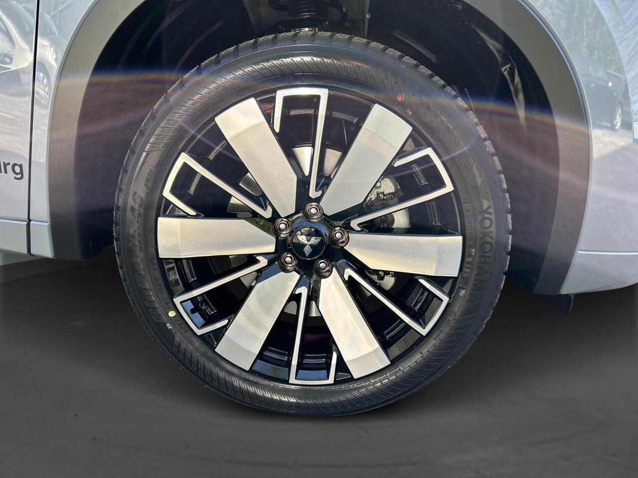 Mitsubishi OUTLANDER 2.4 PHEV Instyle | Rijklaar | Navigatie | 360 Camera | Panoramadak | Trekhaak | All-Seasonbanden