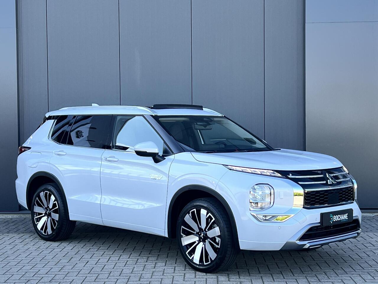 Mitsubishi OUTLANDER 2.4 PHEV Instyle | 360º Camera | Open dak | Elektrich bedienbare achterklep | Yamaha® Audio