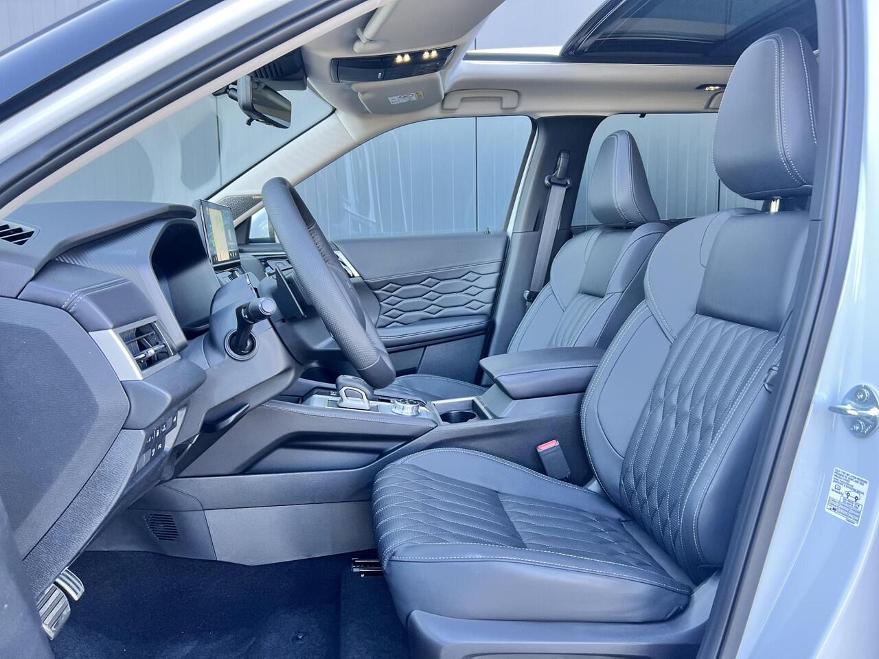 Mitsubishi OUTLANDER 2.4 PHEV Instyle | 360º Camera | Open dak | Elektrich bedienbare achterklep | Yamaha® Audio