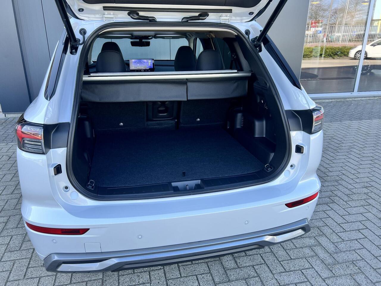 Mitsubishi OUTLANDER 2.4 PHEV Instyle | 360º Camera | Open dak | Elektrich bedienbare achterklep | Yamaha® Audio