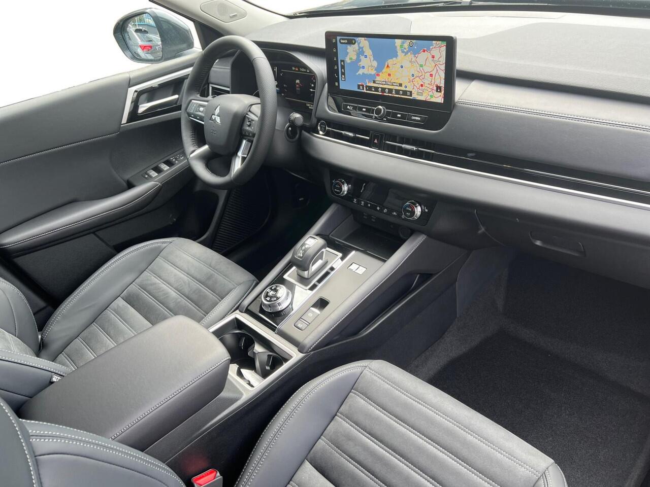 Mitsubishi OUTLANDER 2.4 PHEV Intense | 5.000 EURO KORTING | NIEUWE AUTO | 8 JAAR GARANTIE |