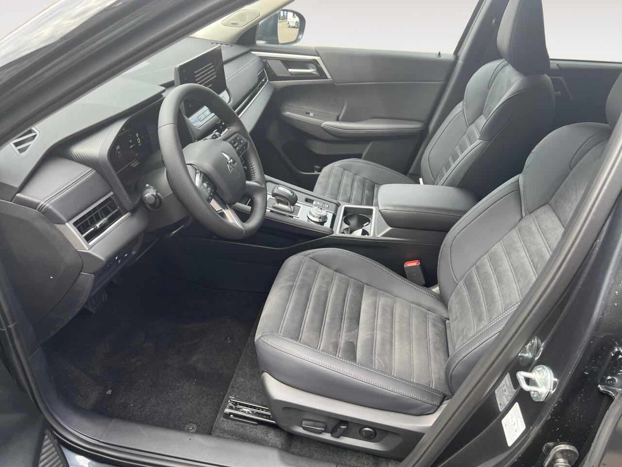 Mitsubishi OUTLANDER 2.4 PHEV Intense | 5.000 EURO KORTING | NIEUWE AUTO | 8 JAAR GARANTIE |