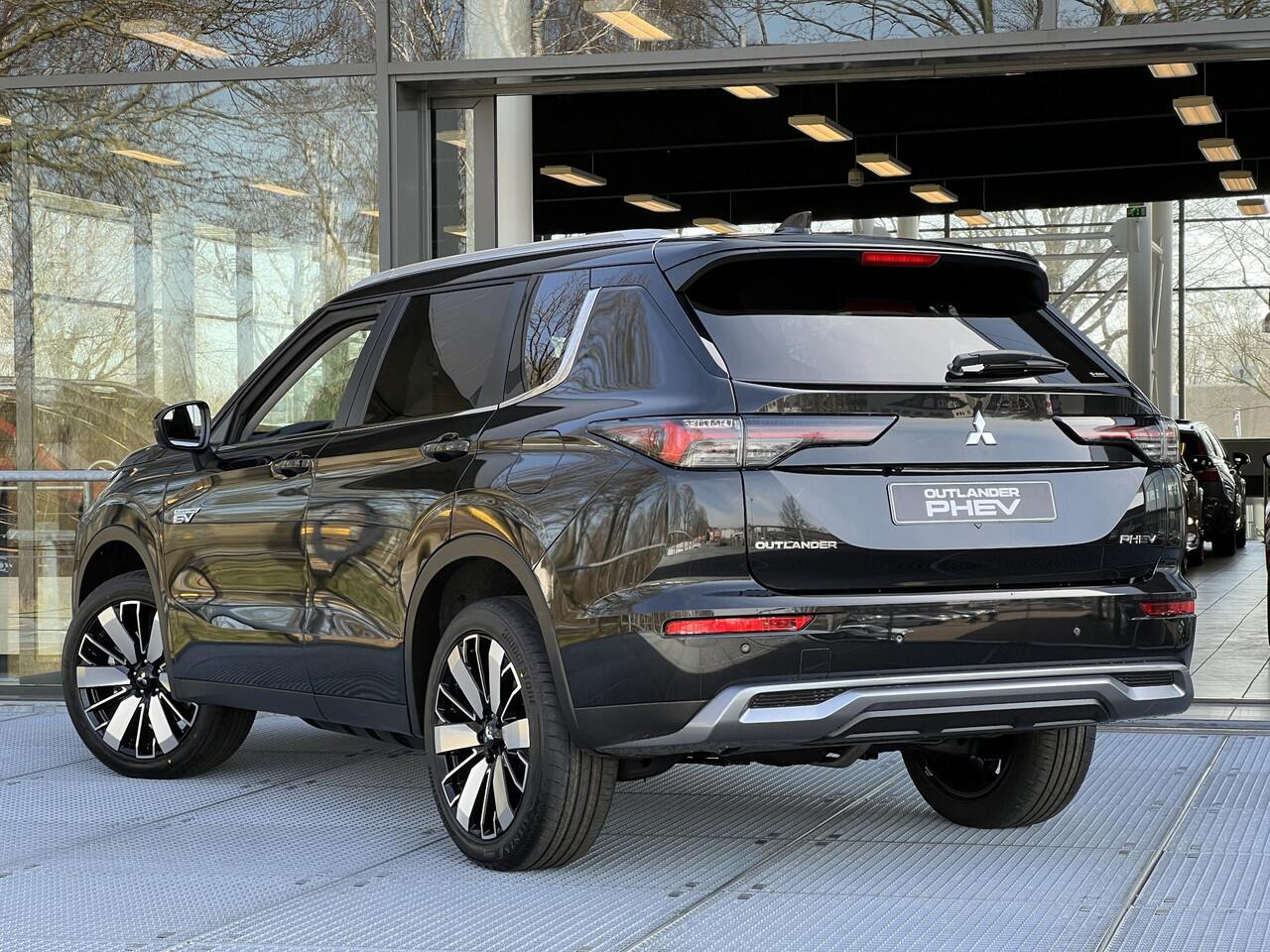 Mitsubishi OUTLANDER 2.4 PHEV First Edition | NIEUW MODEL EN DIRECT UIT VOORRAAD LEVERBAAR!