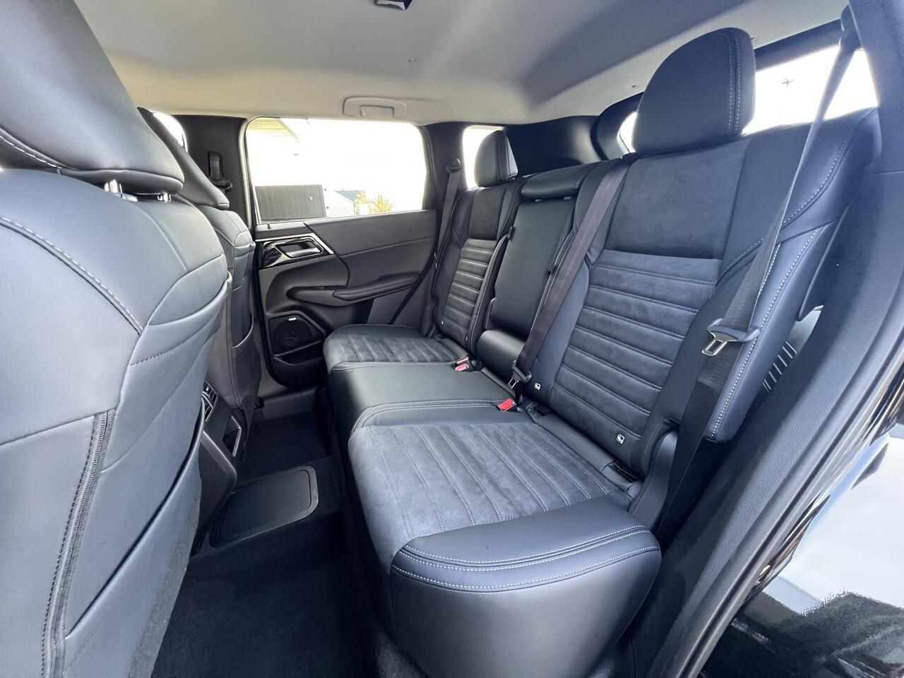 Mitsubishi OUTLANDER 2.4 PHEV First Edition | NIEUW MODEL EN DIRECT UIT VOORRAAD LEVERBAAR!