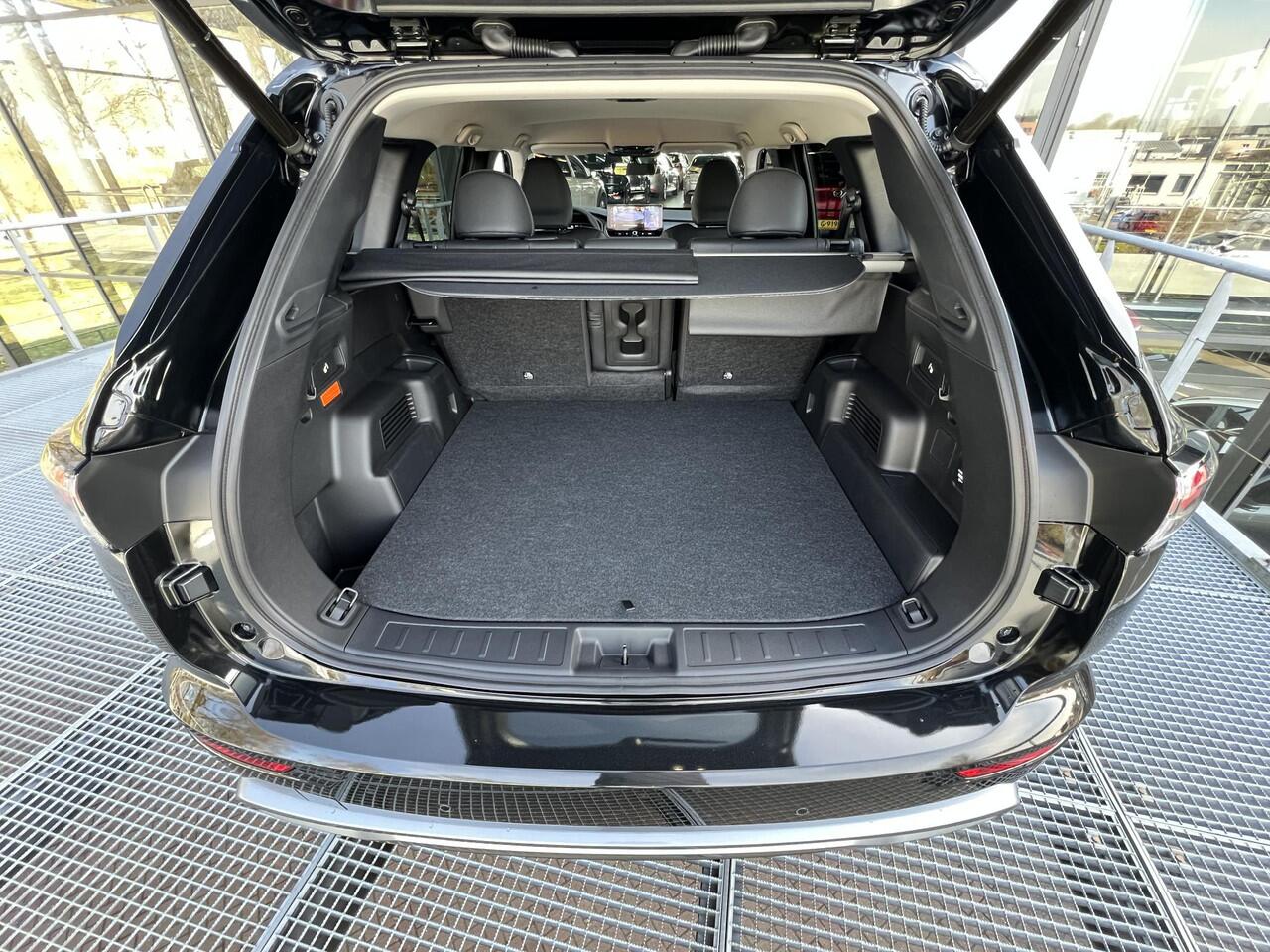 Mitsubishi OUTLANDER 2.4 PHEV First Edition | NIEUW MODEL EN DIRECT UIT VOORRAAD LEVERBAAR!