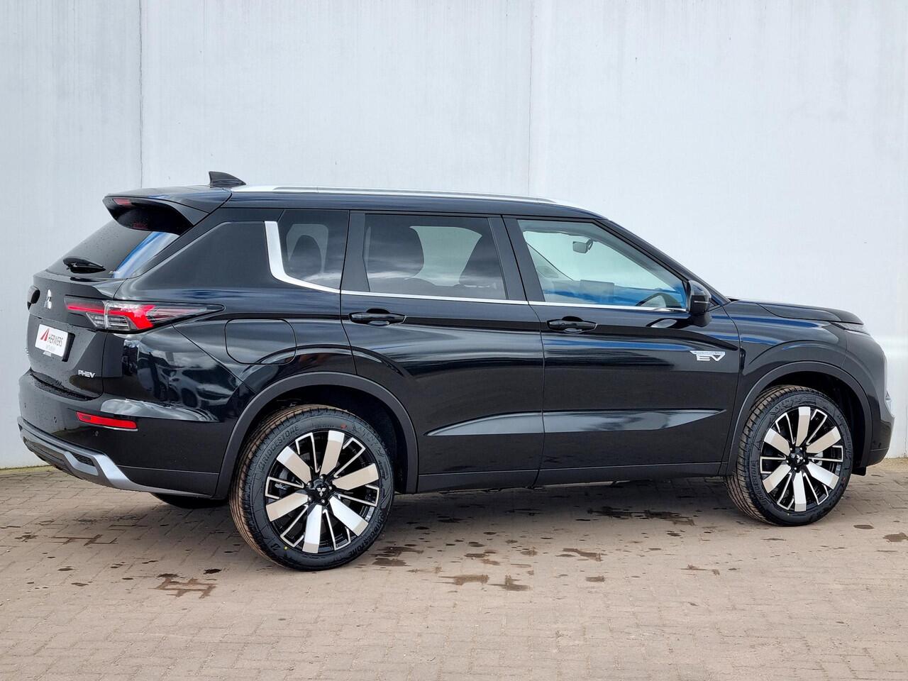 Mitsubishi OUTLANDER 2.4 PHEV First Edition / ¤4000,- Voordeel Op Nieuwprijs / Nieuw Model 2025 / Elektrische Range 86 KM WLTP / 1600KG Trekgewicht / 8 Jaar Fabrieksgarantie