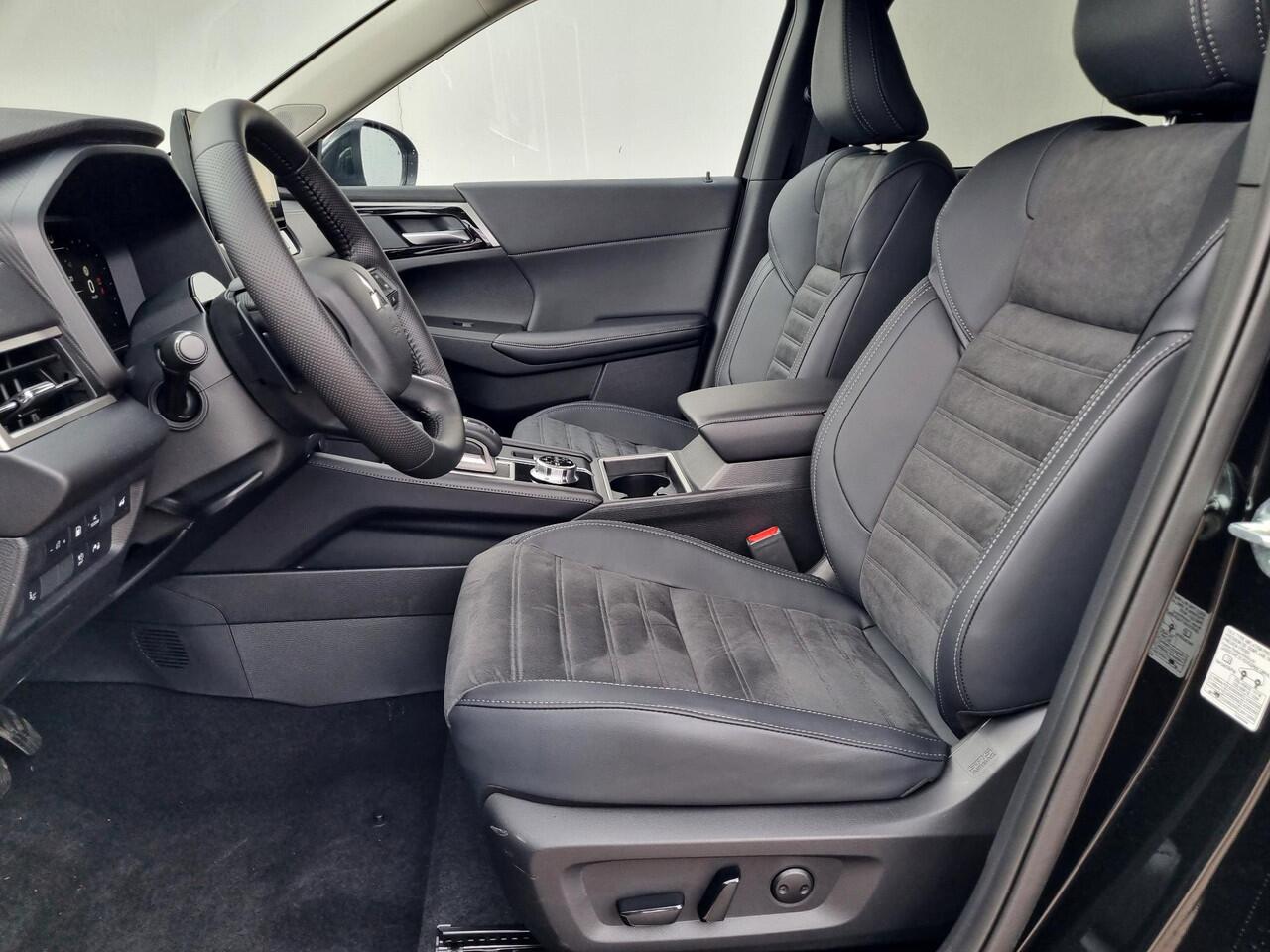 Mitsubishi OUTLANDER 2.4 PHEV First Edition / ¤4000,- Voordeel Op Nieuwprijs / Nieuw Model 2025 / Elektrische Range 86 KM WLTP / 1600KG Trekgewicht / 8 Jaar Fabrieksgarantie