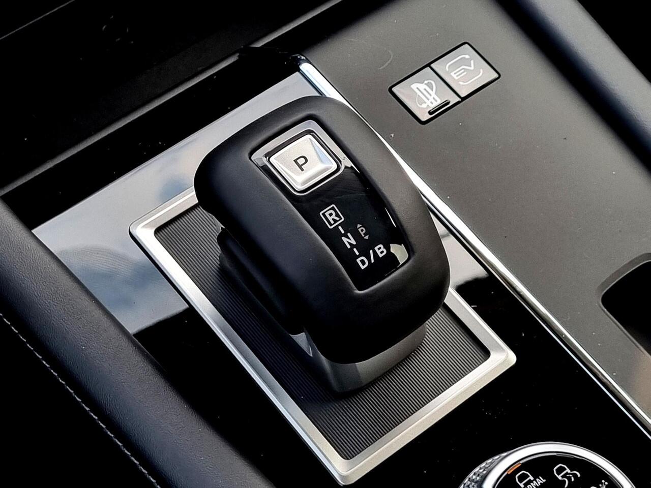 Mitsubishi OUTLANDER 2.4 PHEV Intense / ¤4000,- Voordeel Op Nieuwprijs / Prijs is rijklaar / Nieuw Model 2025 / Elektrische Range 86 KM WLTP / 1600KG Trekgewicht / 8 Jaar Fabrieksgarantie