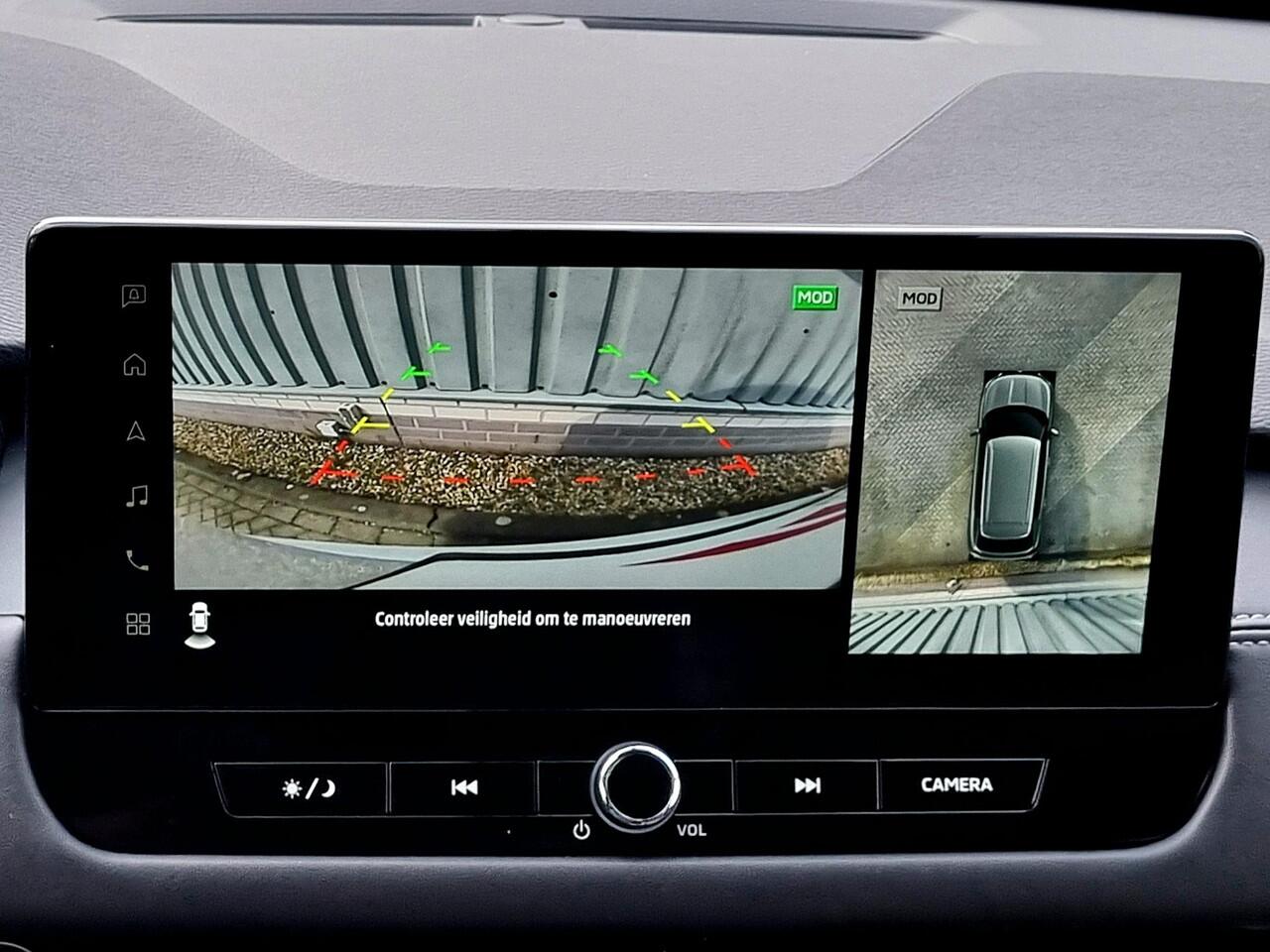 Mitsubishi OUTLANDER 2.4 PHEV Intense / ¤4000,- Voordeel Op Nieuwprijs / Prijs is rijklaar / Nieuw Model 2025 / Elektrische Range 86 KM WLTP / 1600KG Trekgewicht / 8 Jaar Fabrieksgarantie