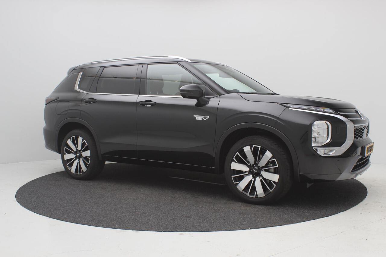 Mitsubishi OUTLANDER 2.4 PHEV Instyle+ / Groot glazen schuif-kanteldak / Lederen bekleding / HUD display / 1600KG Trekgewicht / Masage stoelen voor / 20" LMV / 8 Jaar fabrieks garantie /