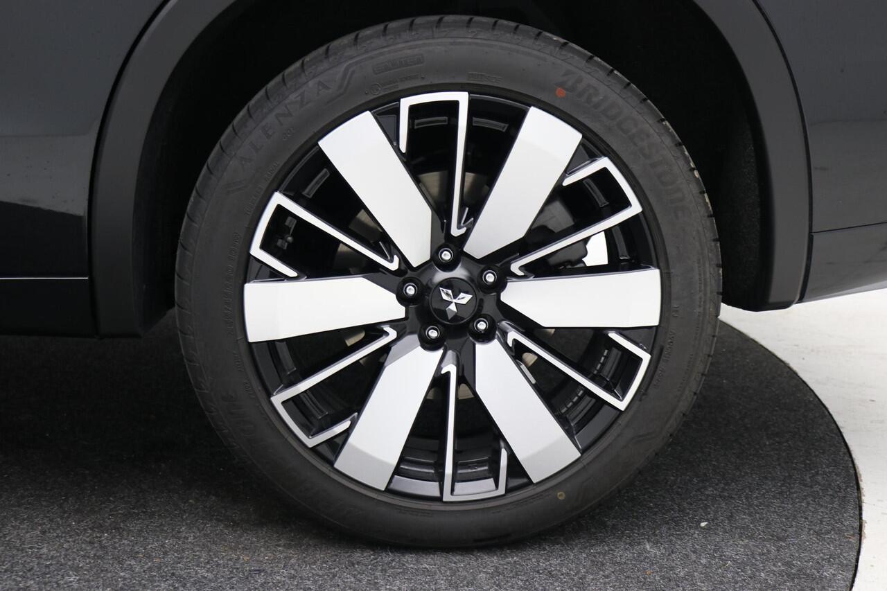 Mitsubishi OUTLANDER 2.4 PHEV Instyle+ / Groot glazen schuif-kanteldak / Lederen bekleding / HUD display / 1600KG Trekgewicht / Masage stoelen voor / 20" LMV / 8 Jaar fabrieks garantie /