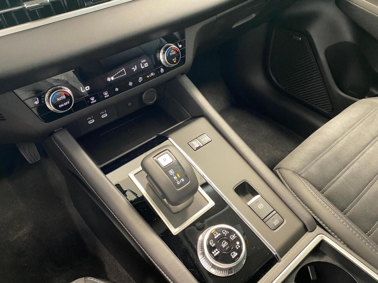 Mitsubishi OUTLANDER 2.4 PHEV First Edition | 5.000 EURO KORTING | SNEL LEVERBAAR | 8 JAAR GARANTIE |