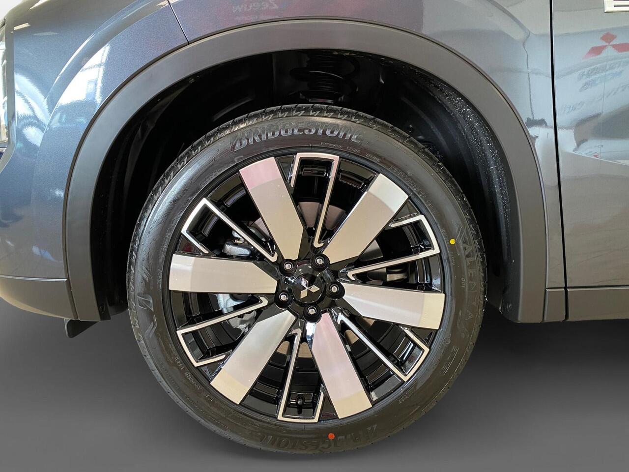 Mitsubishi OUTLANDER 2.4 PHEV First Edition | 5.000 EURO KORTING | SNEL LEVERBAAR | 8 JAAR GARANTIE |