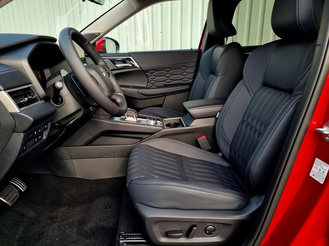 Mitsubishi OUTLANDER 2.4 PHEV Instyle / ¤4000,- Voordeel Op Nieuwprijs / Rijklaarprijs / Elektrische Range 86 KM WLTP / 1600 KG Trekgewicht / 8 Jaar fabrieksgarantie