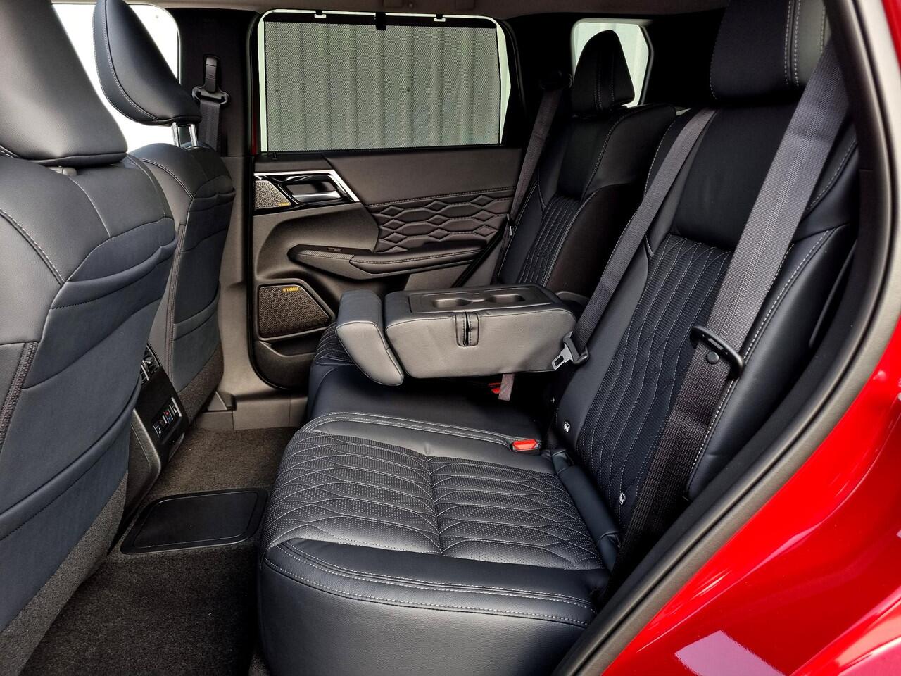 Mitsubishi OUTLANDER 2.4 PHEV Instyle / ¤4000,- Voordeel Op Nieuwprijs / Rijklaarprijs / Elektrische Range 86 KM WLTP / 1600 KG Trekgewicht / 8 Jaar fabrieksgarantie