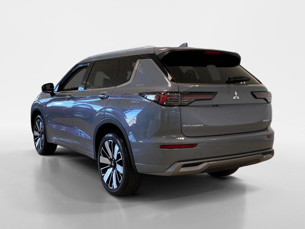 Mitsubishi OUTLANDER 2.4 PHEV Instyle | ¤5.000 Voorraadkorting| Complete versie | Automatische achterklep | Stoel verwarming/ verkoeling | Schuif-kantel dak | 360 Camera |