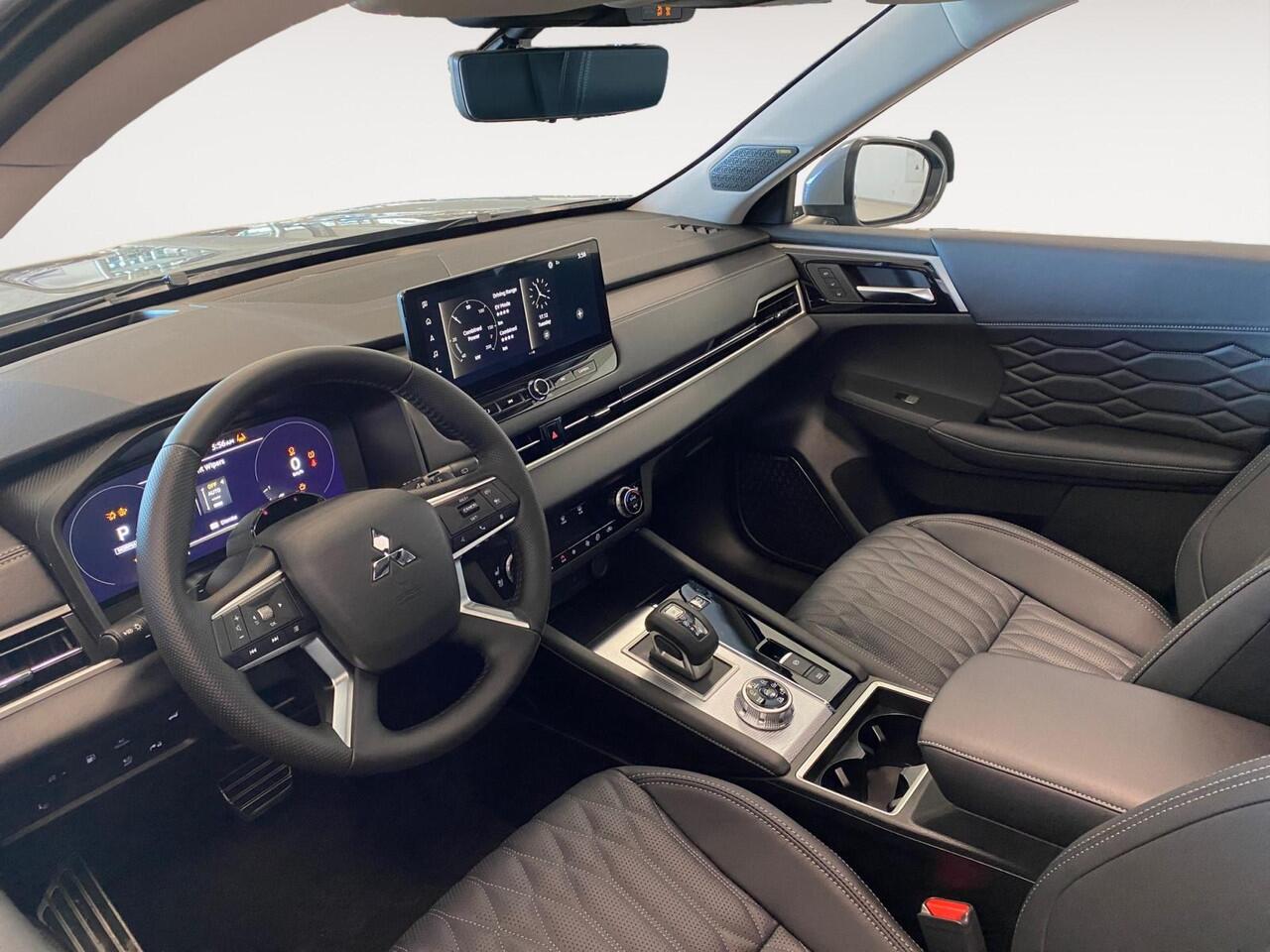 Mitsubishi OUTLANDER 2.4 PHEV Instyle | ¤5.000 Voorraadkorting| Complete versie | Automatische achterklep | Stoel verwarming/ verkoeling | Schuif-kantel dak | 360 Camera |