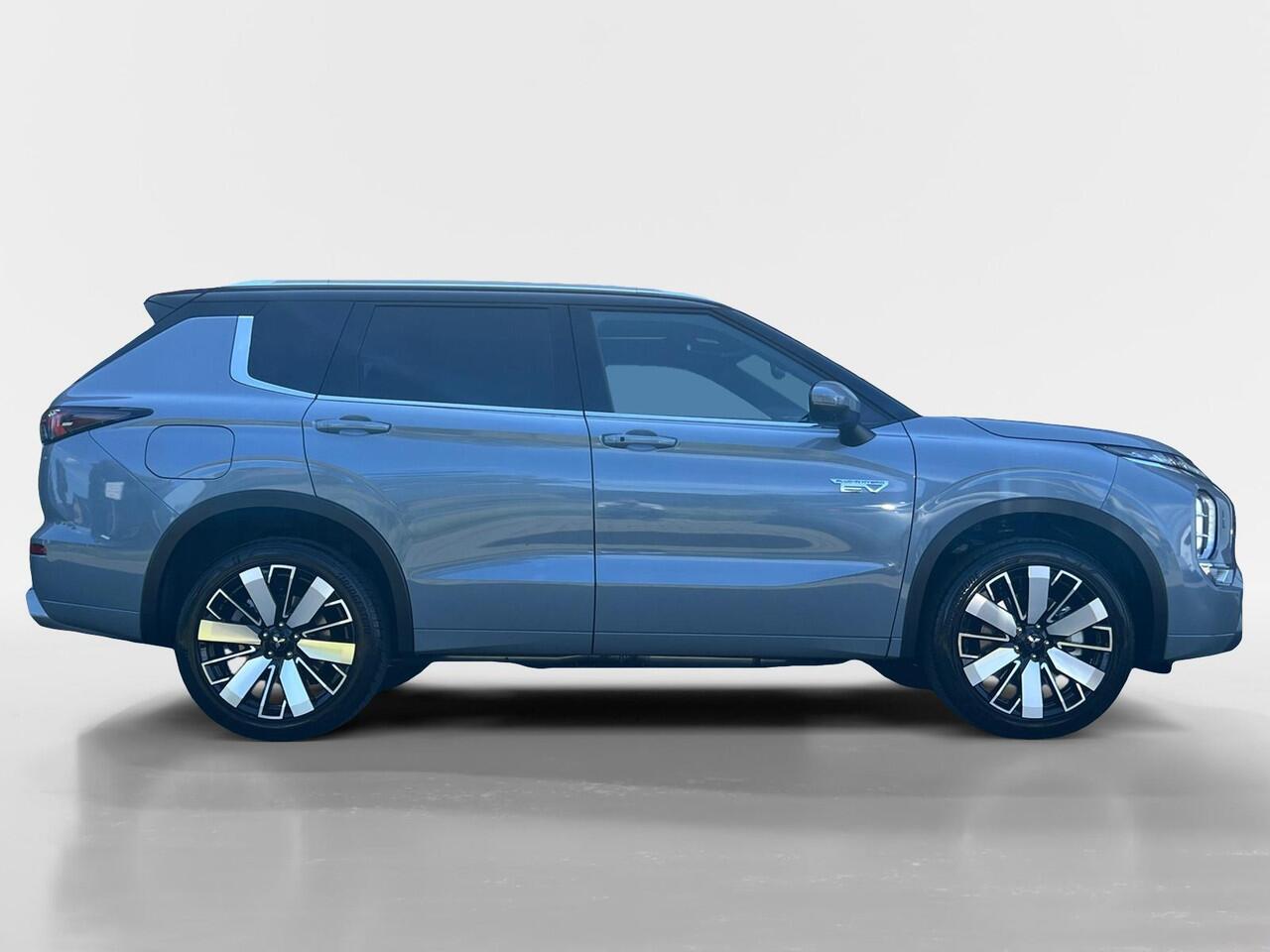 Mitsubishi OUTLANDER 2.4 PHEV Instyle+ | ¤5.000 Voorraadkorting| Meest complete versie | Automatische achterklep | Stoel verwarming/ verkoeling | Schuif-kantel dak | Stoelmassage |