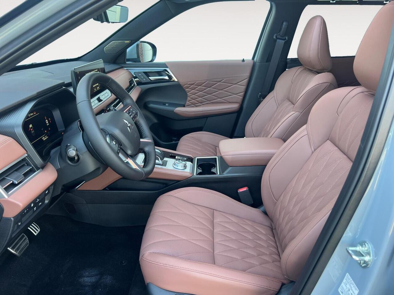 Mitsubishi OUTLANDER 2.4 PHEV Instyle+ | ¤5.000 Voorraadkorting| Meest complete versie | Automatische achterklep | Stoel verwarming/ verkoeling | Schuif-kantel dak | Stoelmassage |