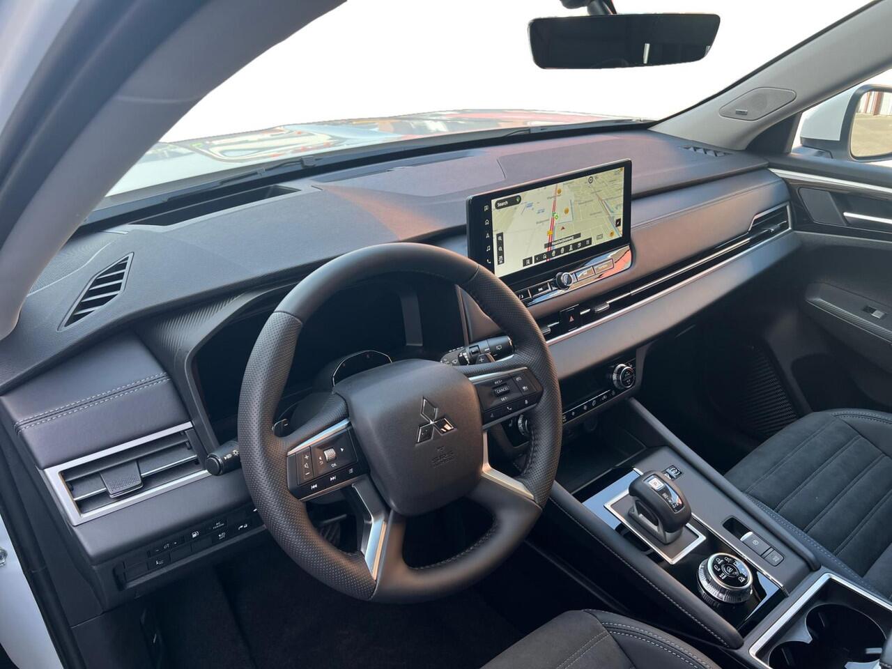 Mitsubishi OUTLANDER 2.4 PHEV First Edition |¤5.000,- VOORRAADKORTING| OP=OP| 8 Jaar garantie|