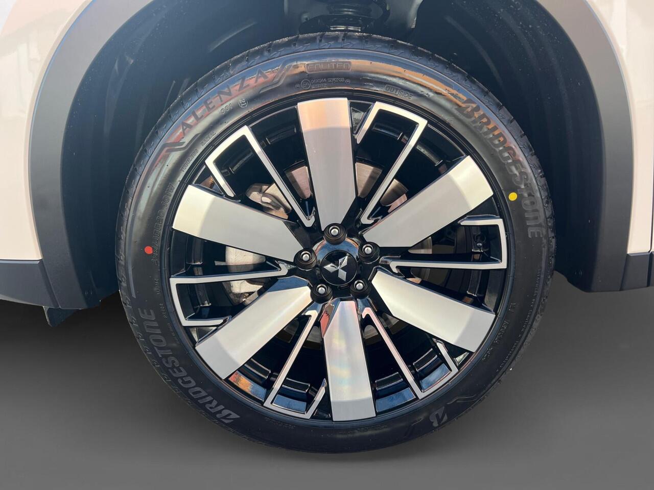 Mitsubishi OUTLANDER 2.4 PHEV First Edition |¤5.000,- VOORRAADKORTING| OP=OP| 8 Jaar garantie|