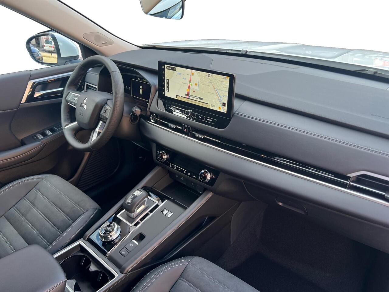 Mitsubishi OUTLANDER 2.4 PHEV First Edition |¤5.000,- VOORRAADKORTING| OP=OP| 8 Jaar garantie|