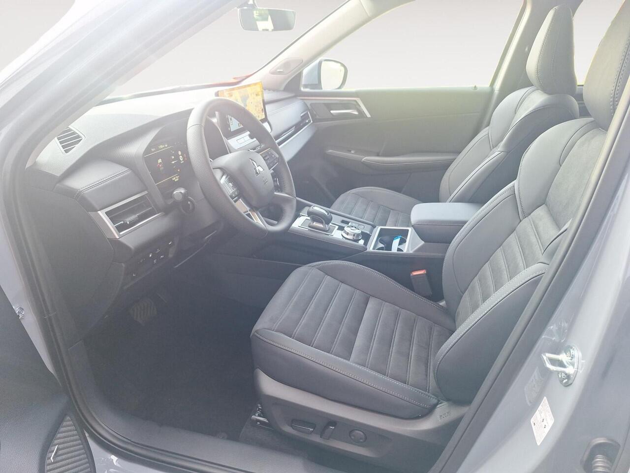 Mitsubishi OUTLANDER 2.4 PHEV First Edition |¤5.000,- VOORRAADKORTING| OP=OP| 8 Jaar garantie|