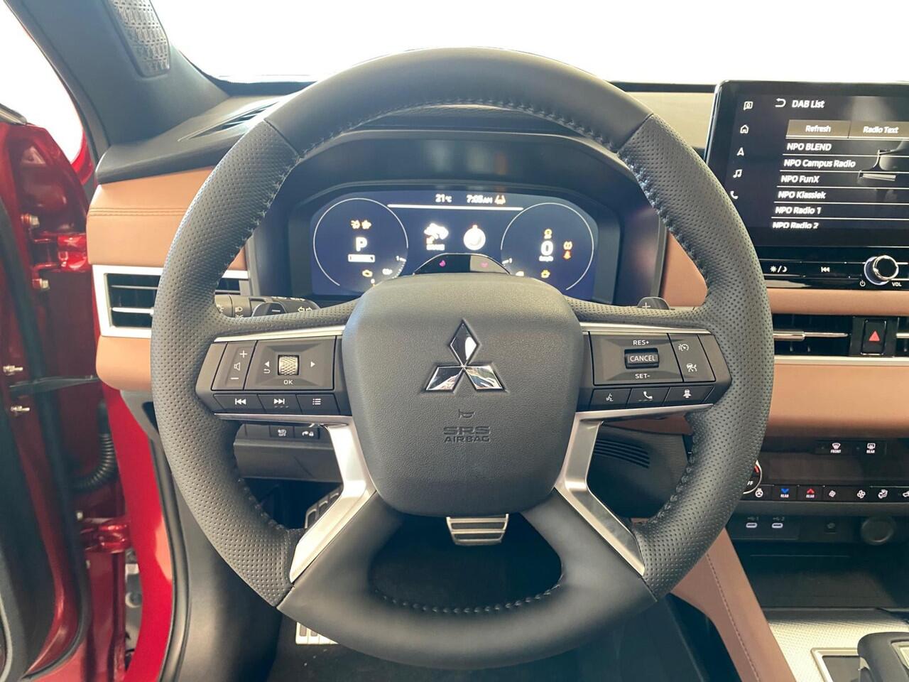 Mitsubishi OUTLANDER 2.4 PHEV | INSTYLE + | DIRECT LEVERBAAR| ZWART DAK | PRIJS INCL ¤5.000,- INTRODUCTIE KORTING |