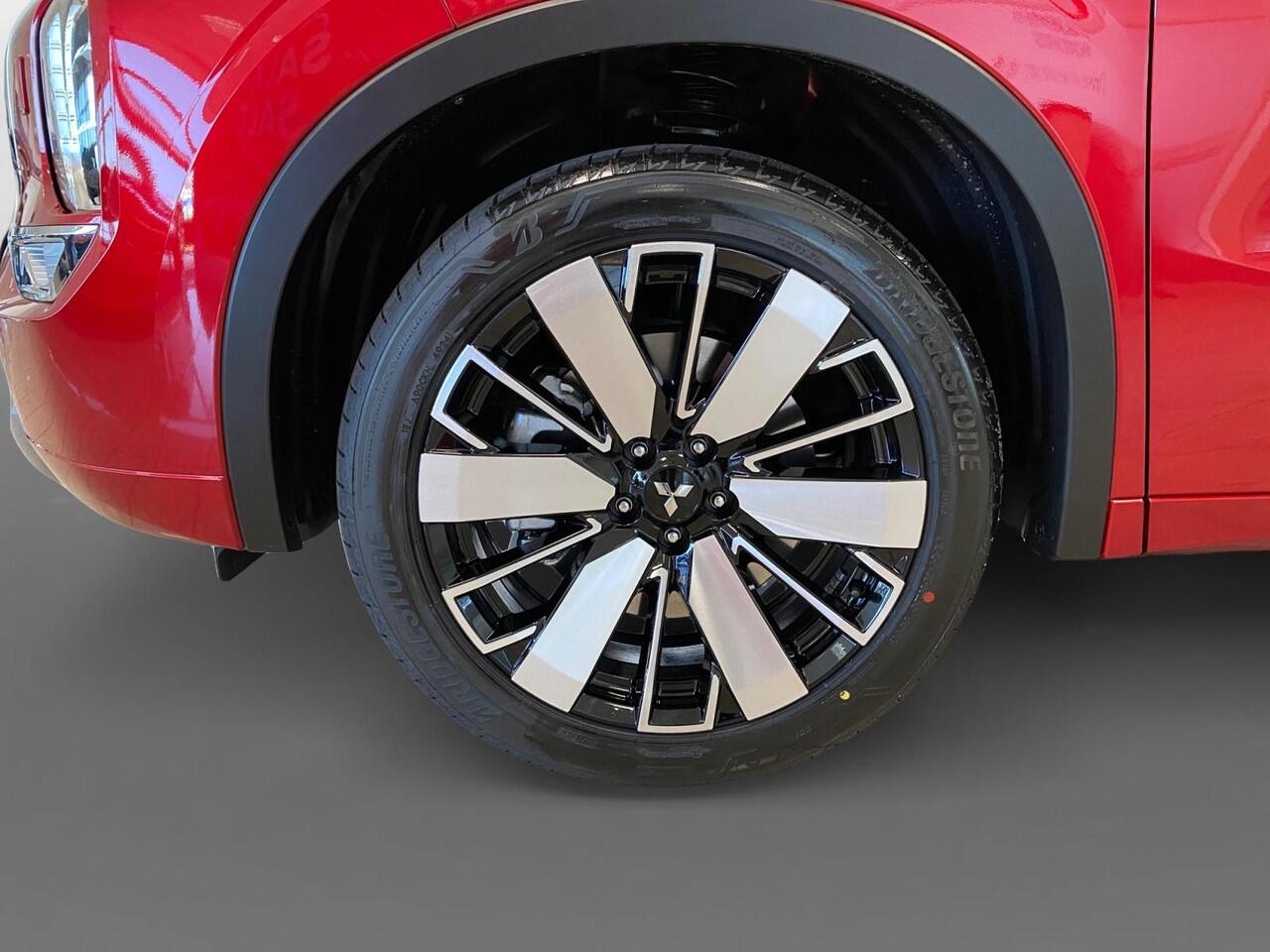 Mitsubishi OUTLANDER 2.4 PHEV | INSTYLE + | DIRECT LEVERBAAR| ZWART DAK | PRIJS INCL ¤5.000,- INTRODUCTIE KORTING |