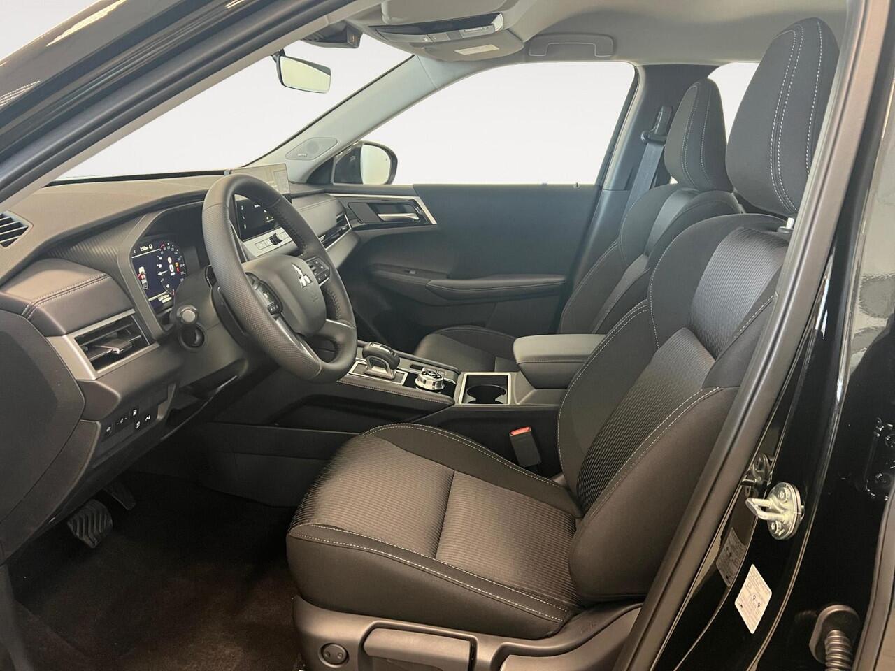 Mitsubishi OUTLANDER 2.4 PHEV | PURE | DIRECT LEVERBAAR | PRIJS INCL ¤5000,- INTRODUCTIE KORTING |