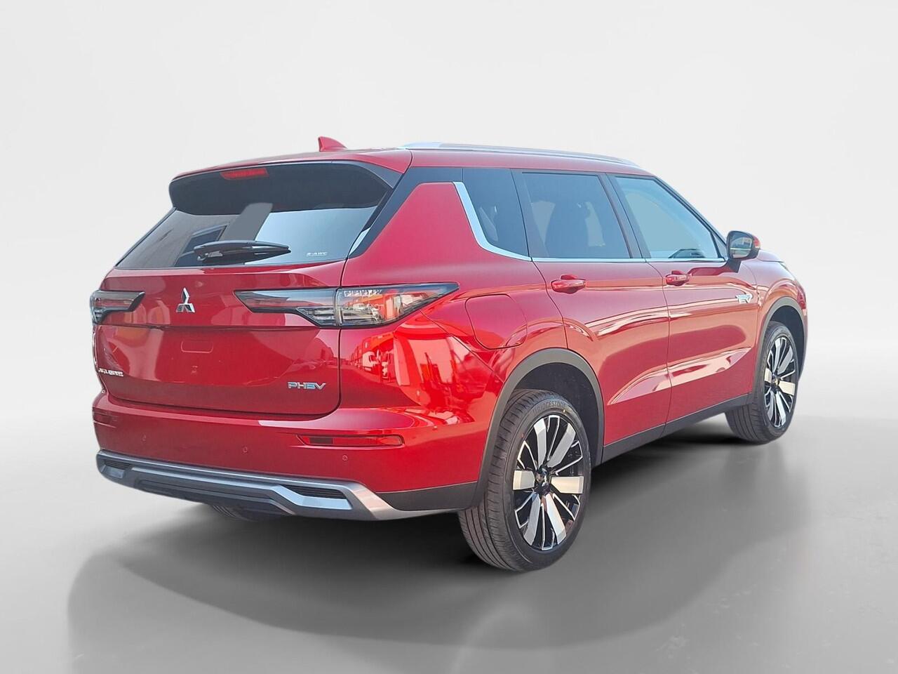 Mitsubishi OUTLANDER 2.4 PHEV First Edition |¤5.000,- VOORRAADKORTING| OP=OP| 8 Jaar garantie|