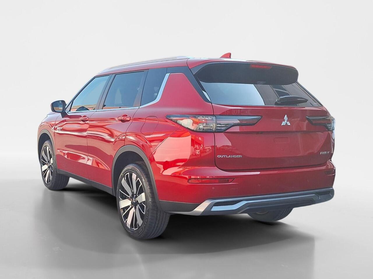 Mitsubishi OUTLANDER 2.4 PHEV First Edition |¤5.000,- VOORRAADKORTING| OP=OP| 8 Jaar garantie|