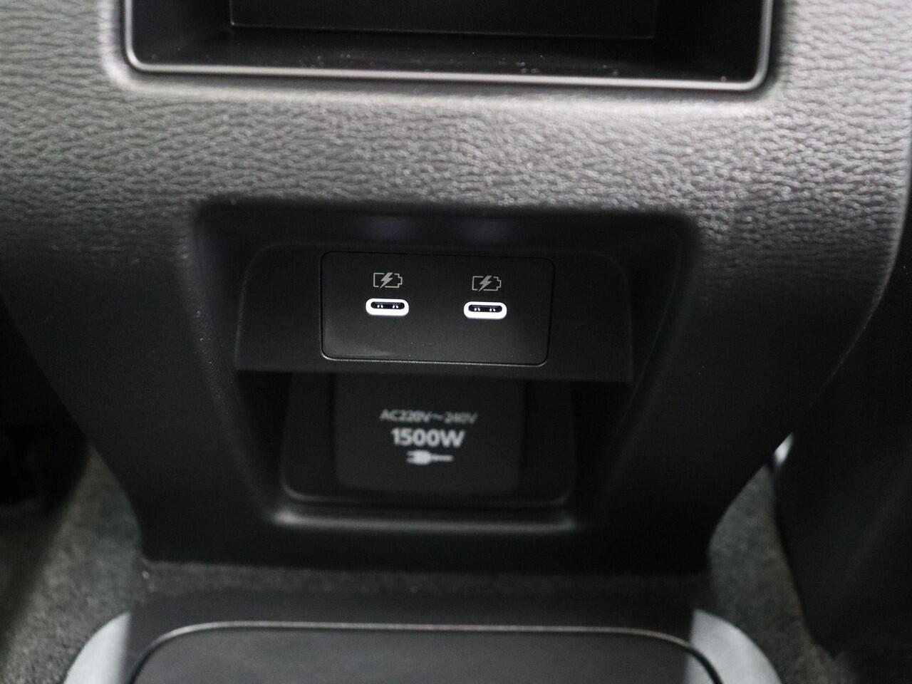 Mitsubishi OUTLANDER 2.4 PHEV First Edition | HUD | Elektrisch bedienbare achterklep | Stoel- en stuurverwarming |