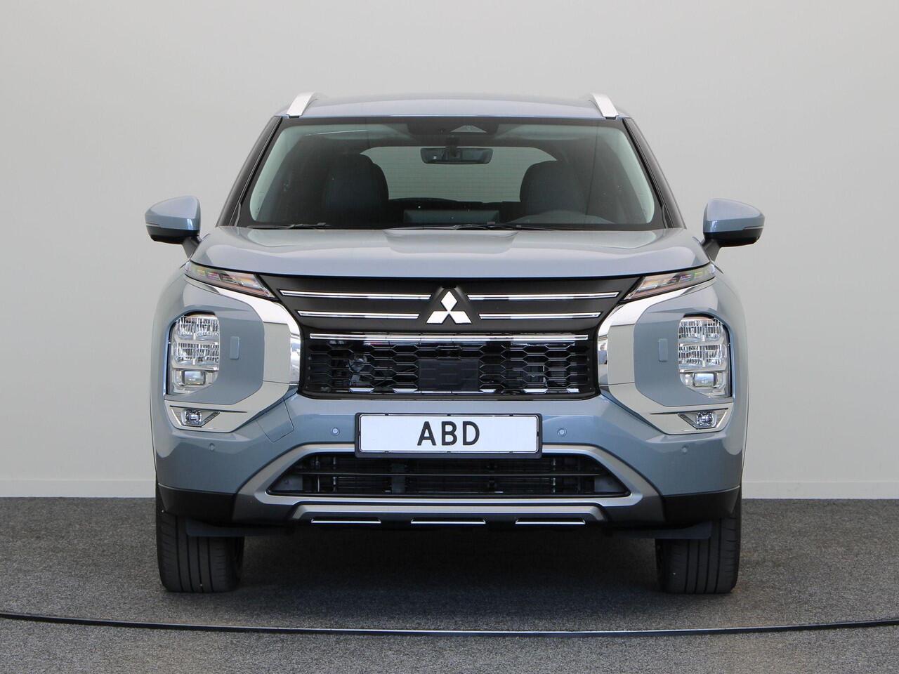 Mitsubishi OUTLANDER 2.4 PHEV First Edition | HUD | Elektrisch bedienbare achterklep | Stoel- en stuurverwarming |