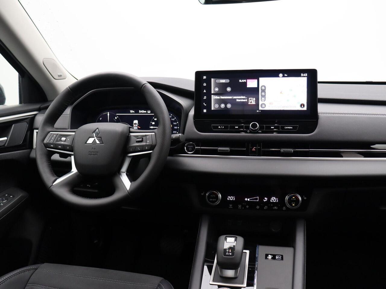 Mitsubishi OUTLANDER 2.4 PHEV First Edition | HUD | Elektrisch bedienbare achterklep | Stoel- en stuurverwarming |