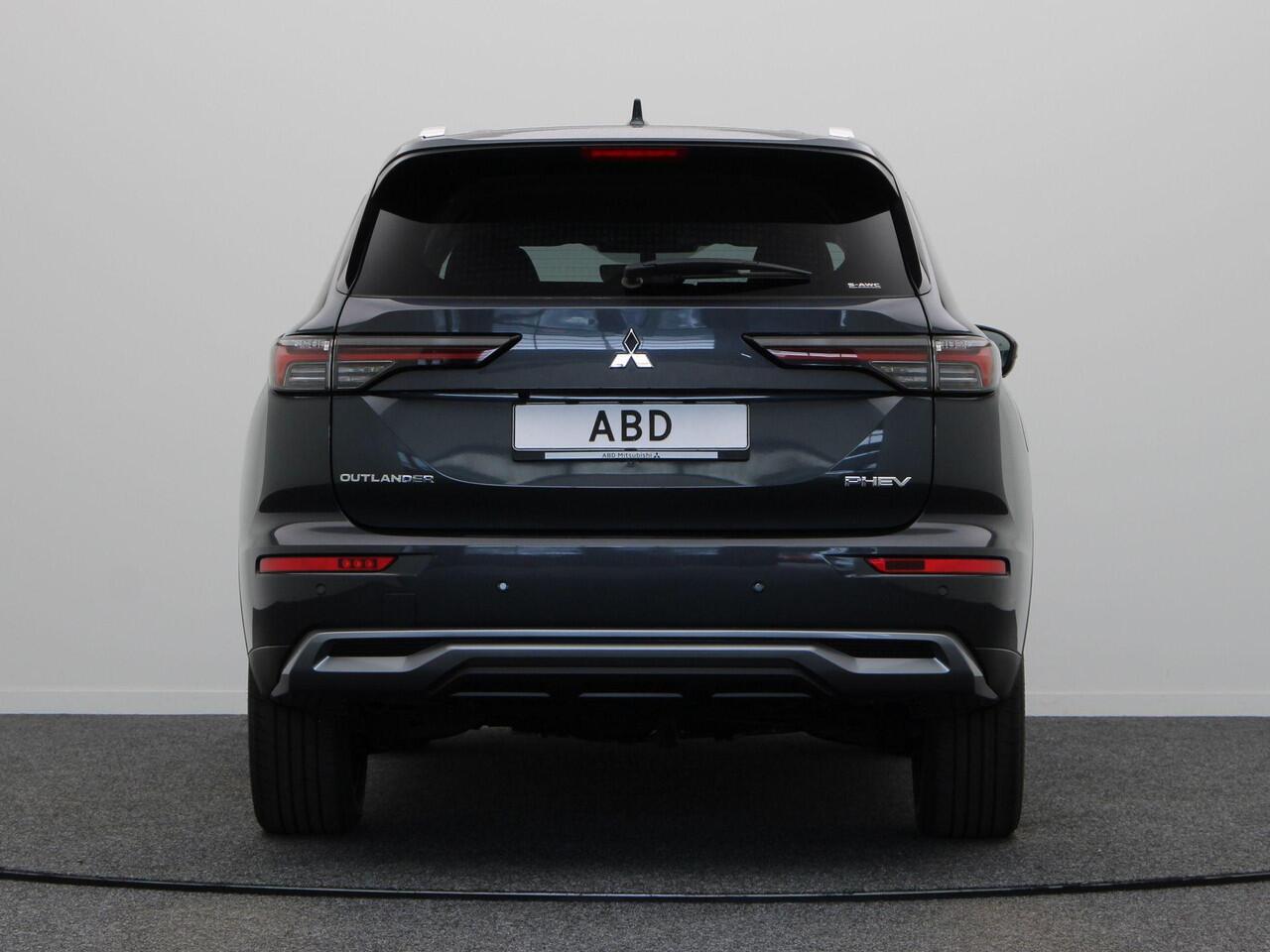 Mitsubishi OUTLANDER 2.4 PHEV First Edition | HUD | Elektrisch bedienbare achterklep | Stoel- en stuurverwarming |