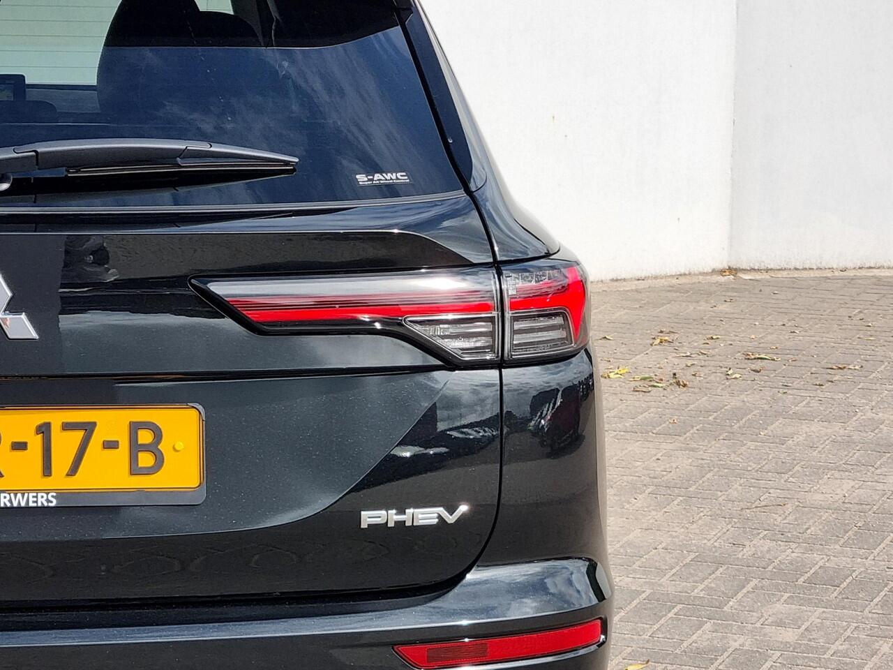 Mitsubishi OUTLANDER 2.4 PHEV First Edition / Elektrische Range 86 KM WLTP / Trekhaak 1600KG Trekgewicht / 8 Jaar Fabrieksgarantie