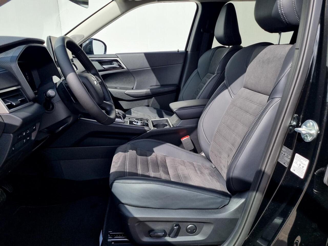 Mitsubishi OUTLANDER 2.4 PHEV First Edition / Elektrische Range 86 KM WLTP / Trekhaak 1600KG Trekgewicht / 8 Jaar Fabrieksgarantie