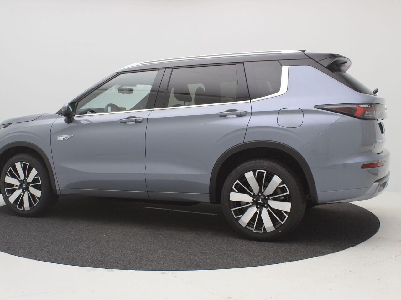 Mitsubishi OUTLANDER 2.4 PHEV Instyle+ / ¤4000,- Introductievoordeel / Rijklaarprijs / Elektrische Range 86 KM WLTP / 1600KG Trekgewicht / 8 Jaar Fabrieksgarantie / Two-Tone kleuren combinatie /