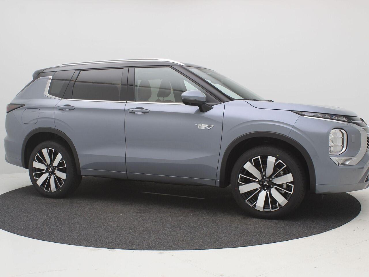 Mitsubishi OUTLANDER 2.4 PHEV Instyle+ / ¤4000,- Introductievoordeel / Rijklaarprijs / Elektrische Range 86 KM WLTP / 1600KG Trekgewicht / 8 Jaar Fabrieksgarantie / Two-Tone kleuren combinatie /