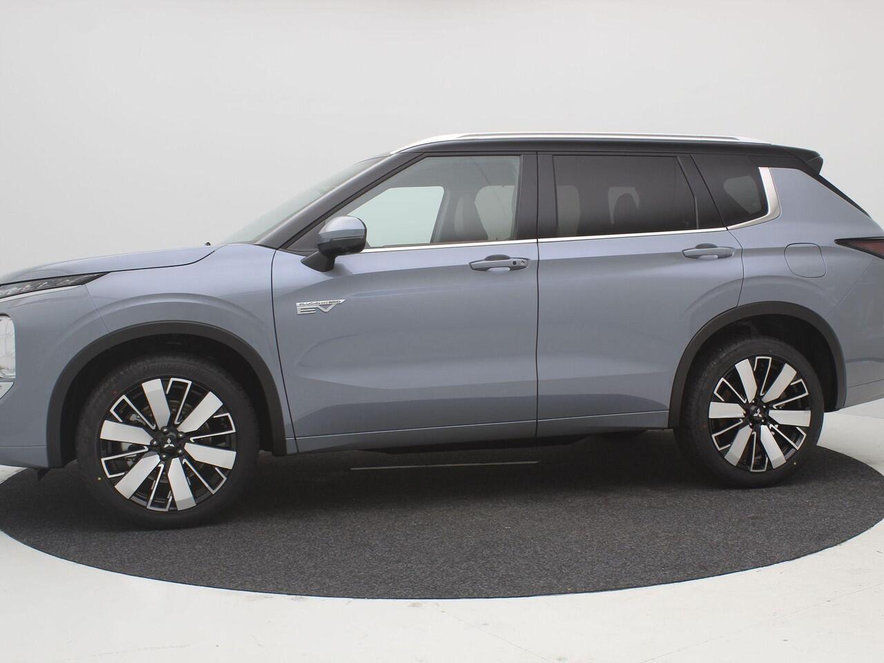 Mitsubishi OUTLANDER 2.4 PHEV Instyle+ / ¤4000,- Introductievoordeel / Rijklaarprijs / Elektrische Range 86 KM WLTP / 1600KG Trekgewicht / 8 Jaar Fabrieksgarantie / Two-Tone kleuren combinatie /