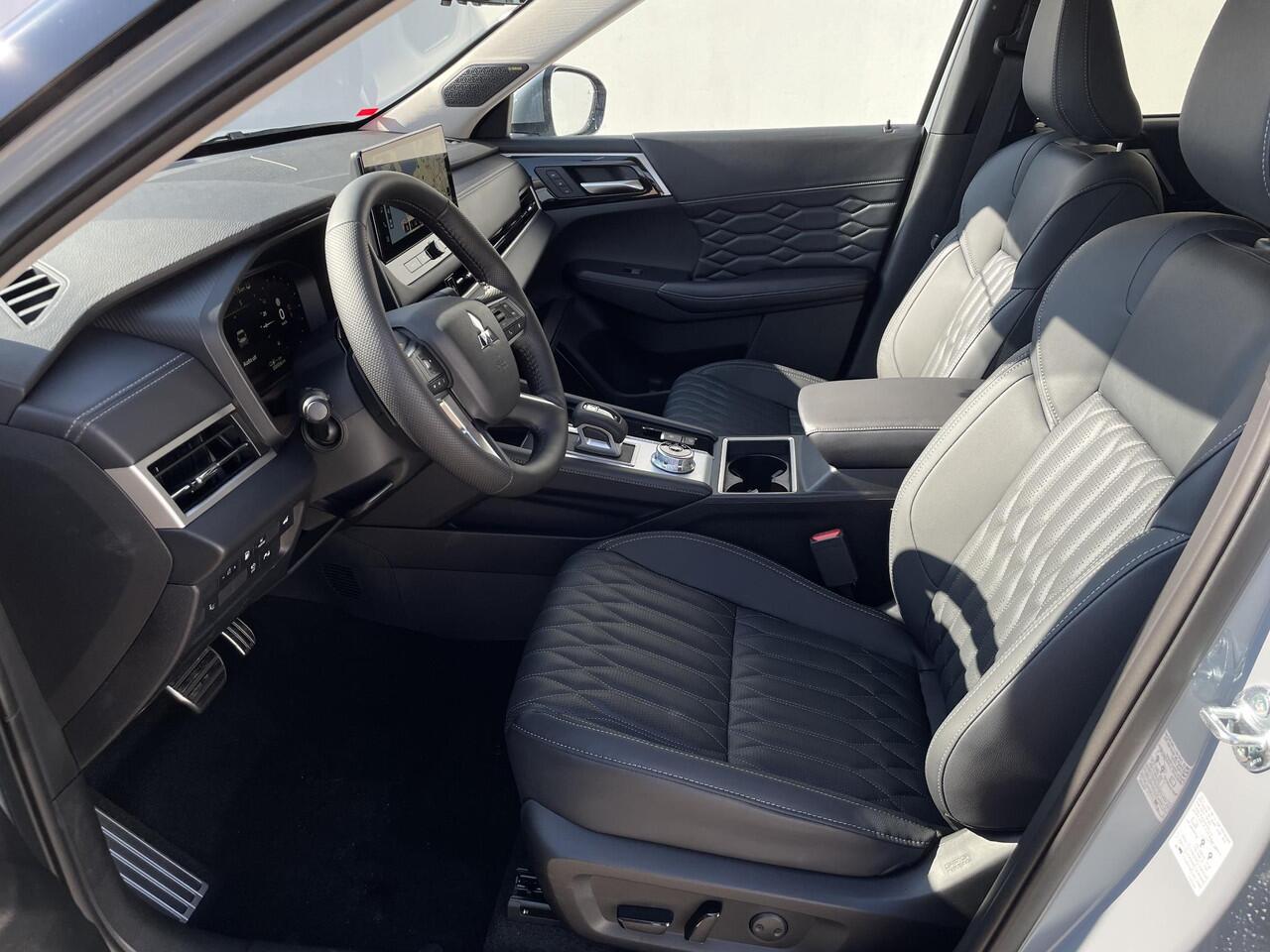 Mitsubishi OUTLANDER 2.4 PHEV Instyle / ¤4000,- Voordeel Op Nieuwprijs / Nieuw Model 2025 / Elektrische Range 86 KM WLTP / 1600KG Trekgewicht / 8 Jaar Fabrieksgarantie