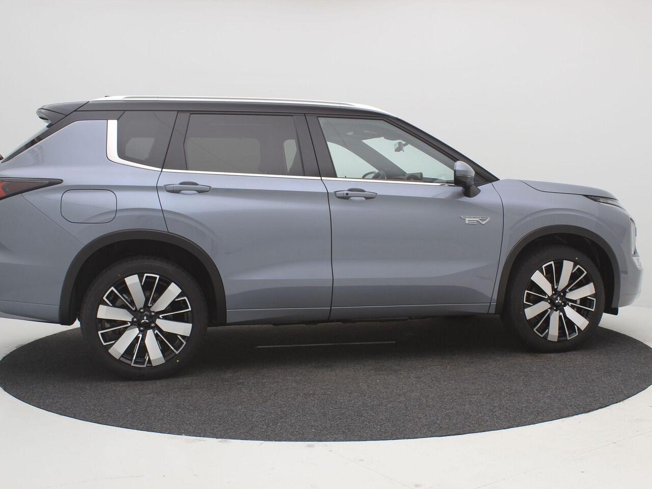 Mitsubishi OUTLANDER 2.4 PHEV Instyle+ / ¤4000,- Introductievoordeel / Rijklaarprijs / Elektrische Range 86 KM WLTP / 1600KG Trekgewicht / 8 Jaar Fabrieksgarantie / Two-Tone kleuren combinatie /