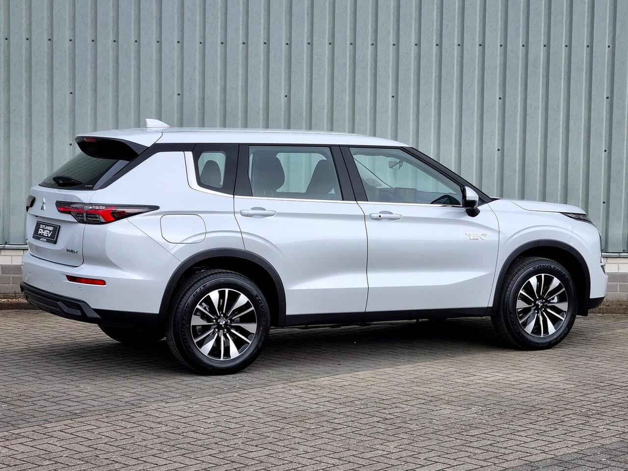 Mitsubishi OUTLANDER 2.4 PHEV Pure / ¤4000,- Voordeel Op Nieuwprijs / Nieuw Model 2025 / Elektrische Range 86 KM WLTP / 1600KG Trekgewicht / 8 Jaar Fabrieksgarantie