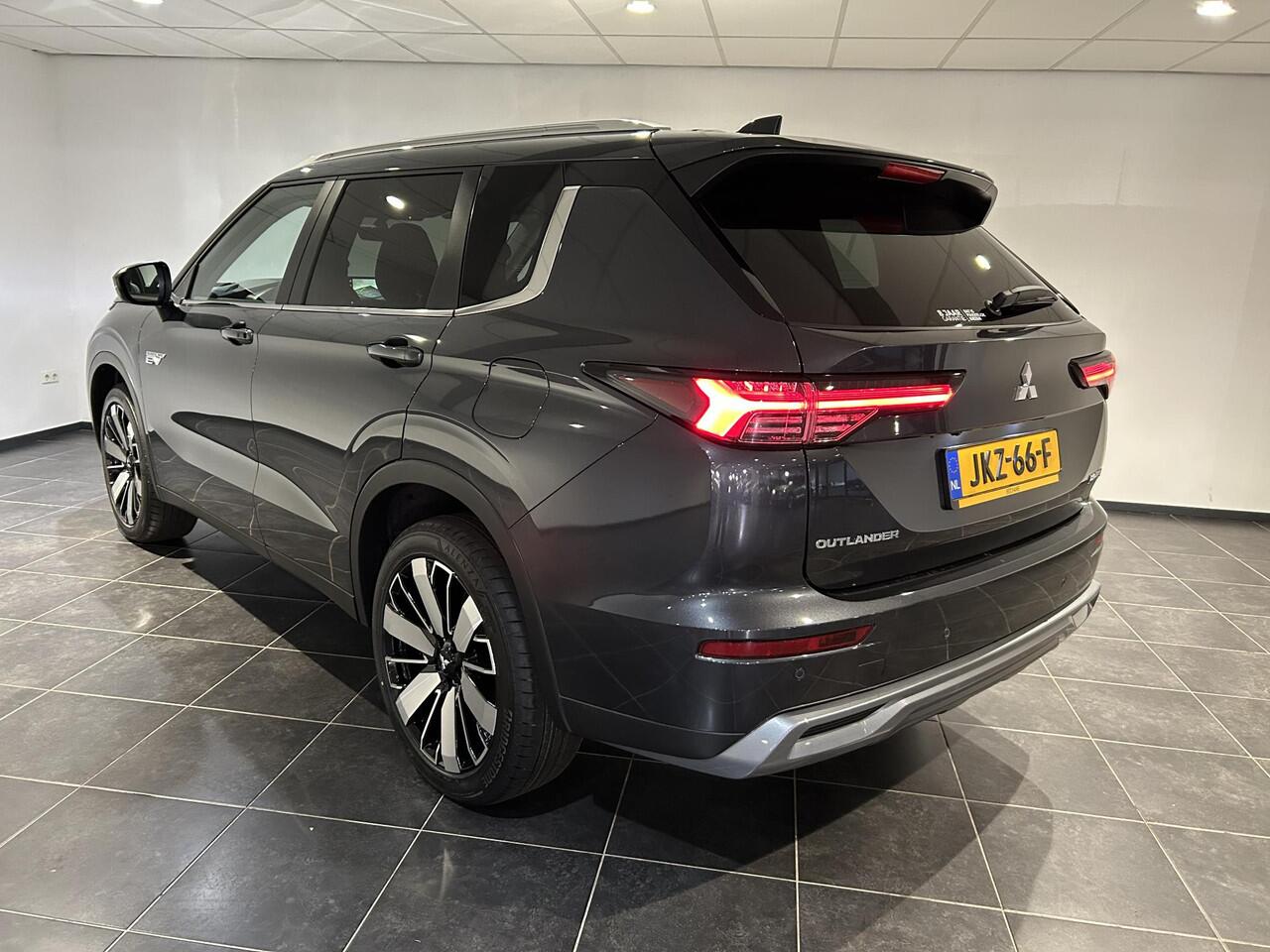 Mitsubishi OUTLANDER 2.4 PHEV First Edition | Navigatie | Stoelverwarming | 360 Camera | Elek. Achterklep